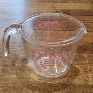 Vinatge Red PYREX Glass Measuring Cup